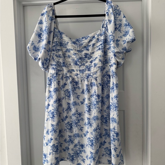 neesees dresses Dresses & Skirts - Floral Blue and White Mini Dress